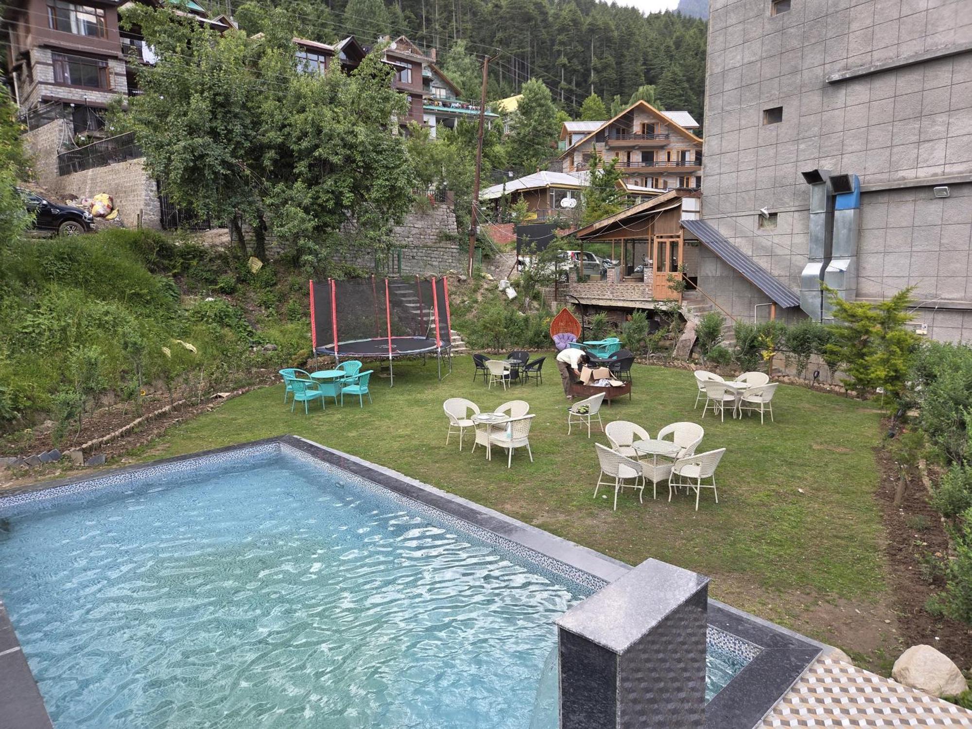 Smuggler Resort By West Western Near To Mall Road & Hadimba Temple # Swimming Pool#Free Pick From Volvo Bus Stand 马拉里 外观 照片