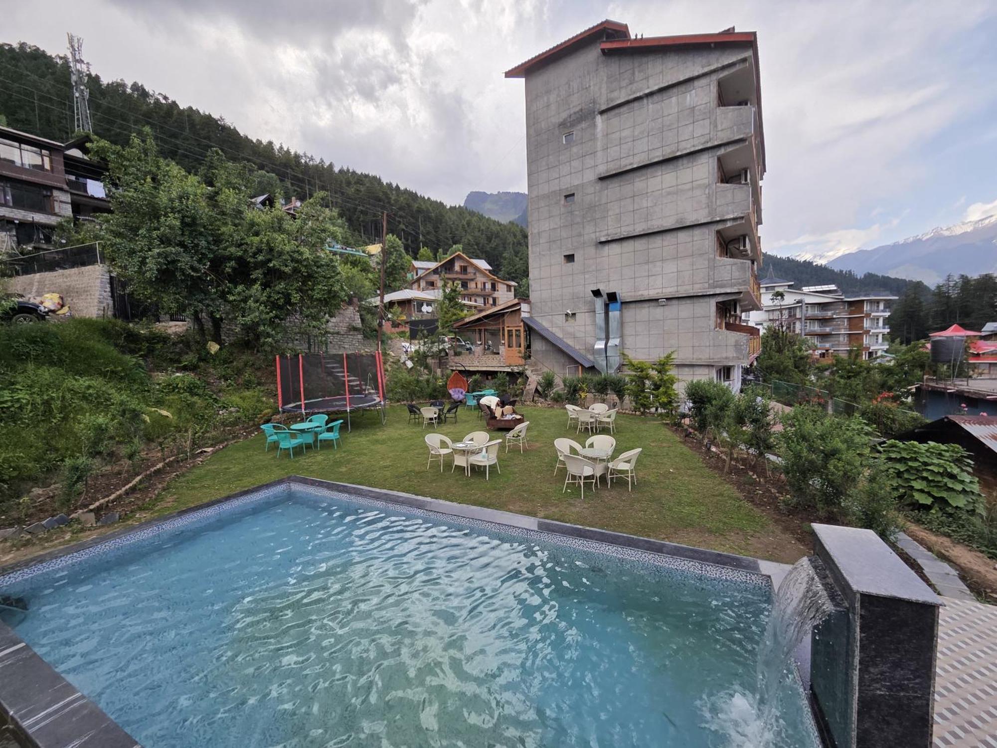 Smuggler Resort By West Western Near To Mall Road & Hadimba Temple # Swimming Pool#Free Pick From Volvo Bus Stand 马拉里 外观 照片