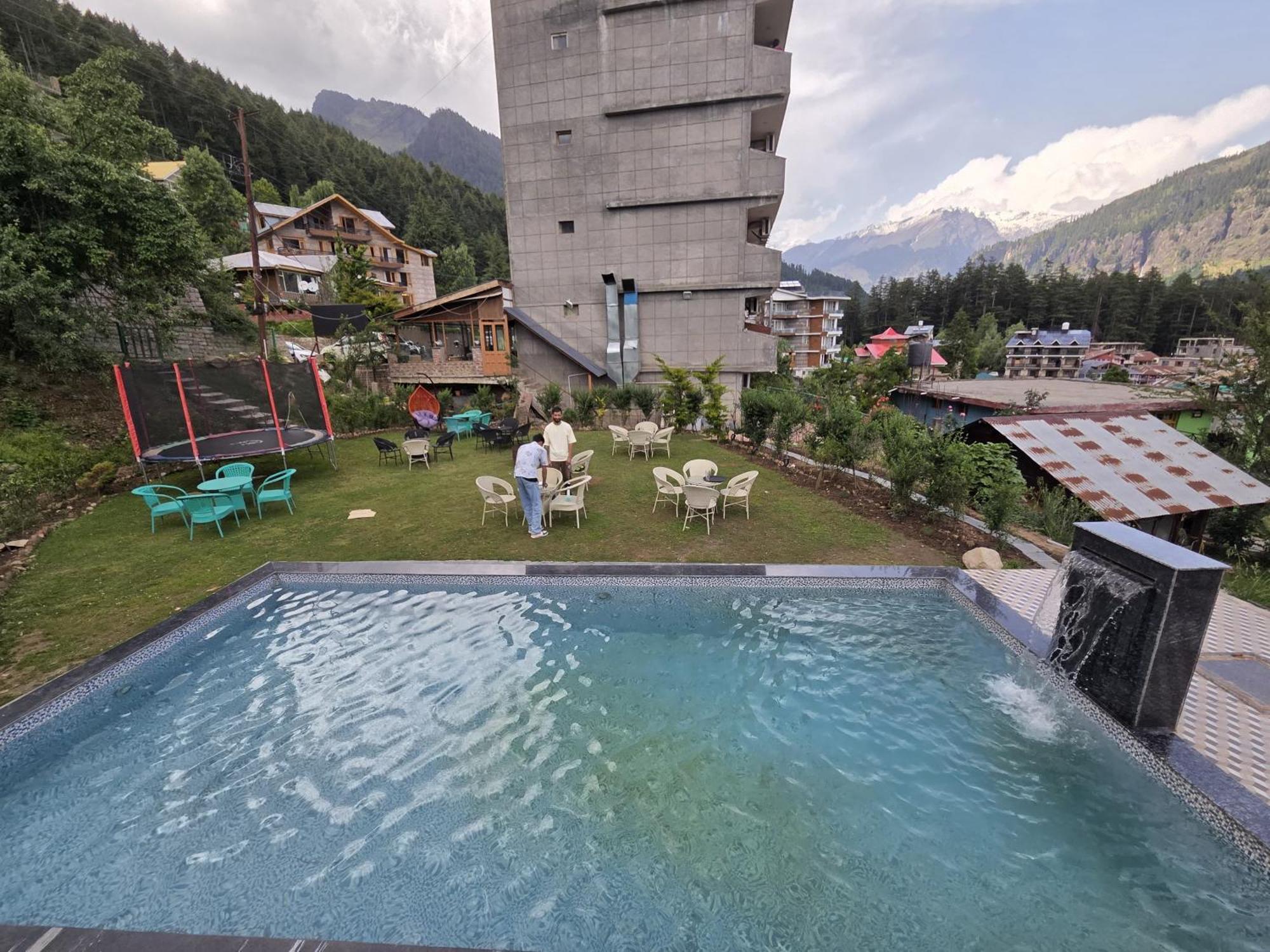 Smuggler Resort By West Western Near To Mall Road & Hadimba Temple # Swimming Pool#Free Pick From Volvo Bus Stand 马拉里 外观 照片
